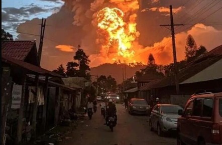 Gunung Lewotobi Laki-Laki Kembali Erupsi, Semburkan Abu Vulkanik hingga 9 Kilometer
